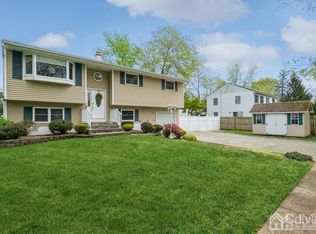 168 Misty Ln, Middlesex, NJ 08846