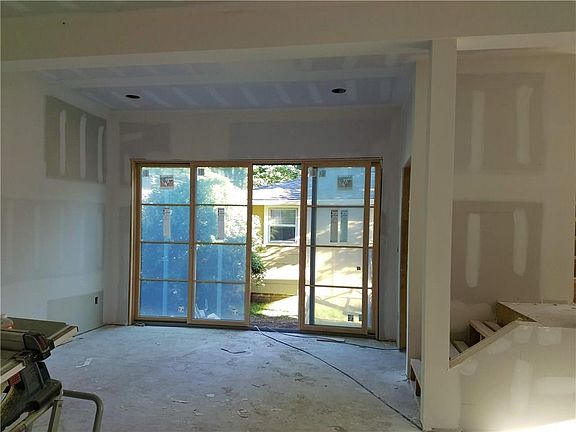 5th image of 250 N Maple St