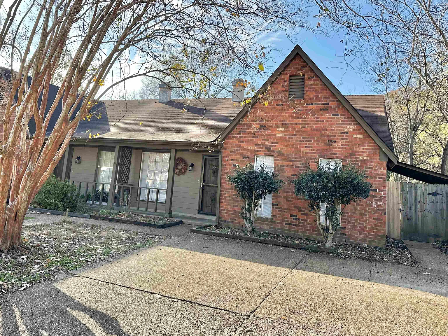 3 bed, 2.0 bath, 1263 sqft, $1,350 — Photo 2