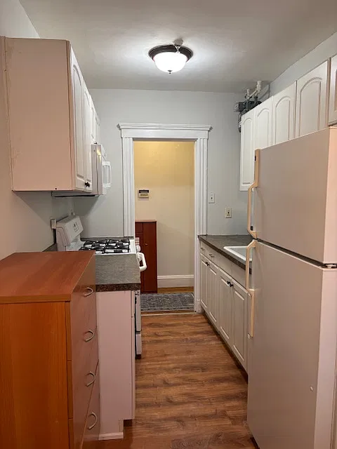 2 bed, 600 sqft, $1,300 — Photo 3