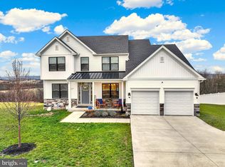 229 Ida Red Dr, Leesport, PA 19533