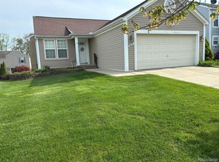 1672 Valdosta Cir, Pontiac, MI