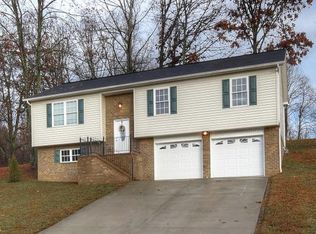 158 Hunters Run Ln, Mt Carmel, TN 37645