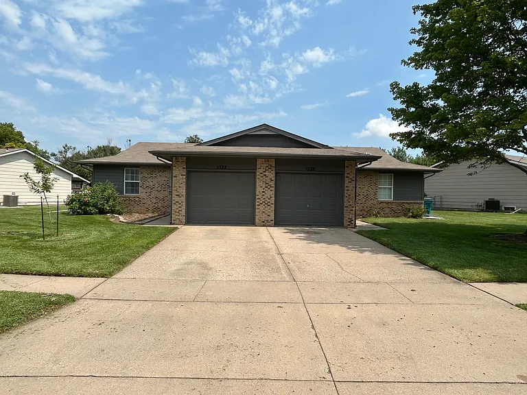 1520 N Maybelle St — Photo 2