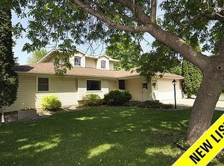 1004 Swift St S, Shakopee, MN 55379