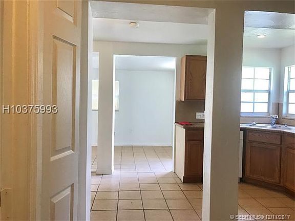 5th image of 804 NW 19th Ter #0