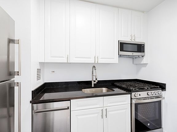 4th image of 320 E 23rd St APT 17P
