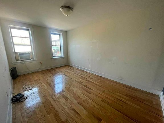 4th image of 30-02 Broadway #3C