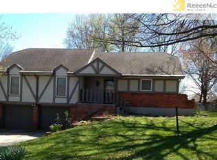 604 NE Sunview Dr, Blue Springs, MO 64014