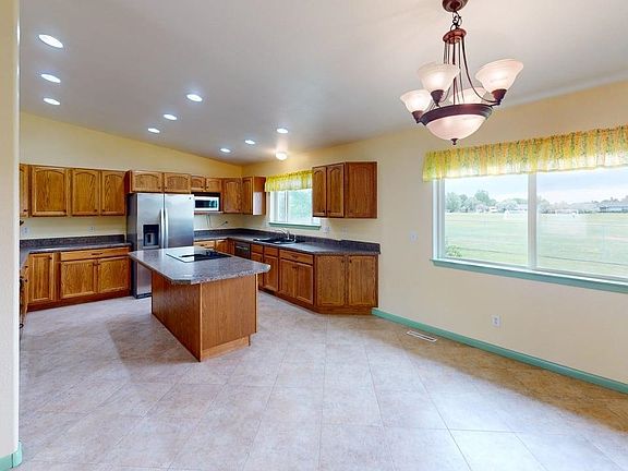 5th image of 645 Wellington Ct