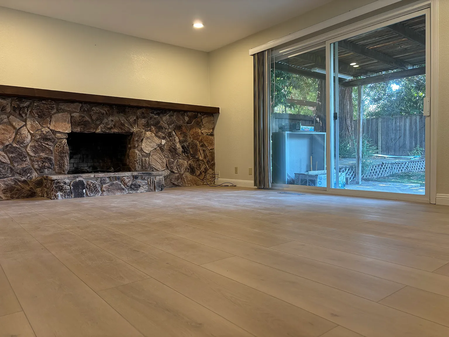 4 bed, 2303 sqft, $5,200 — Photo 4