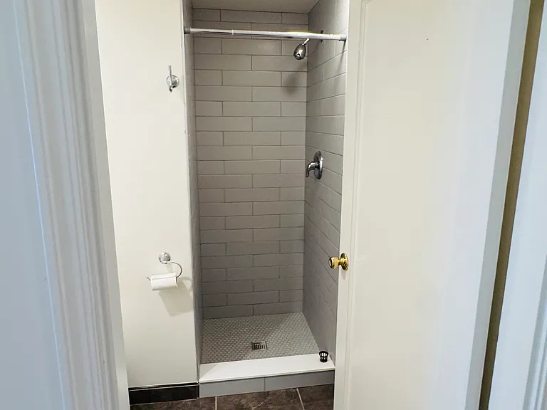 22840 Willamette Dr #5 — Photo 9