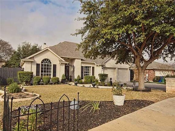 5th image of 2625 Goldfinch Dr