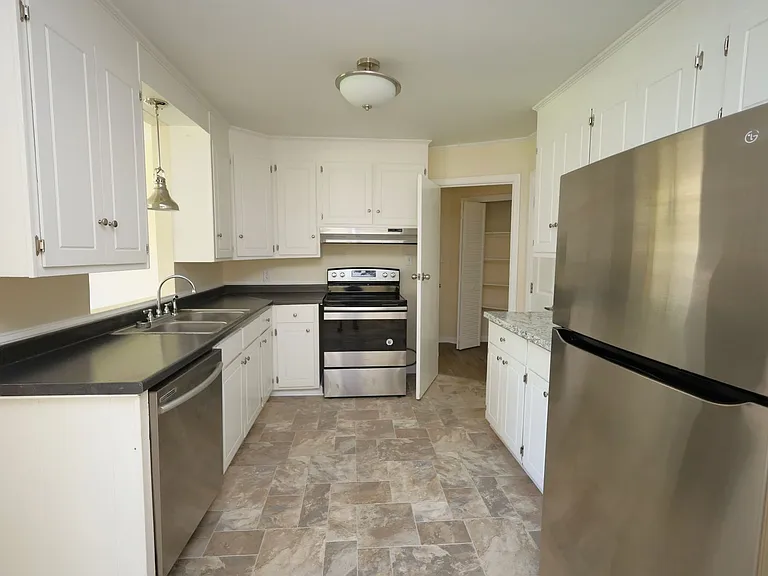 908 E Park Ave — Photo 3