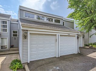 2404 Hillsboro Ave N, Golden Valley, MN 55427