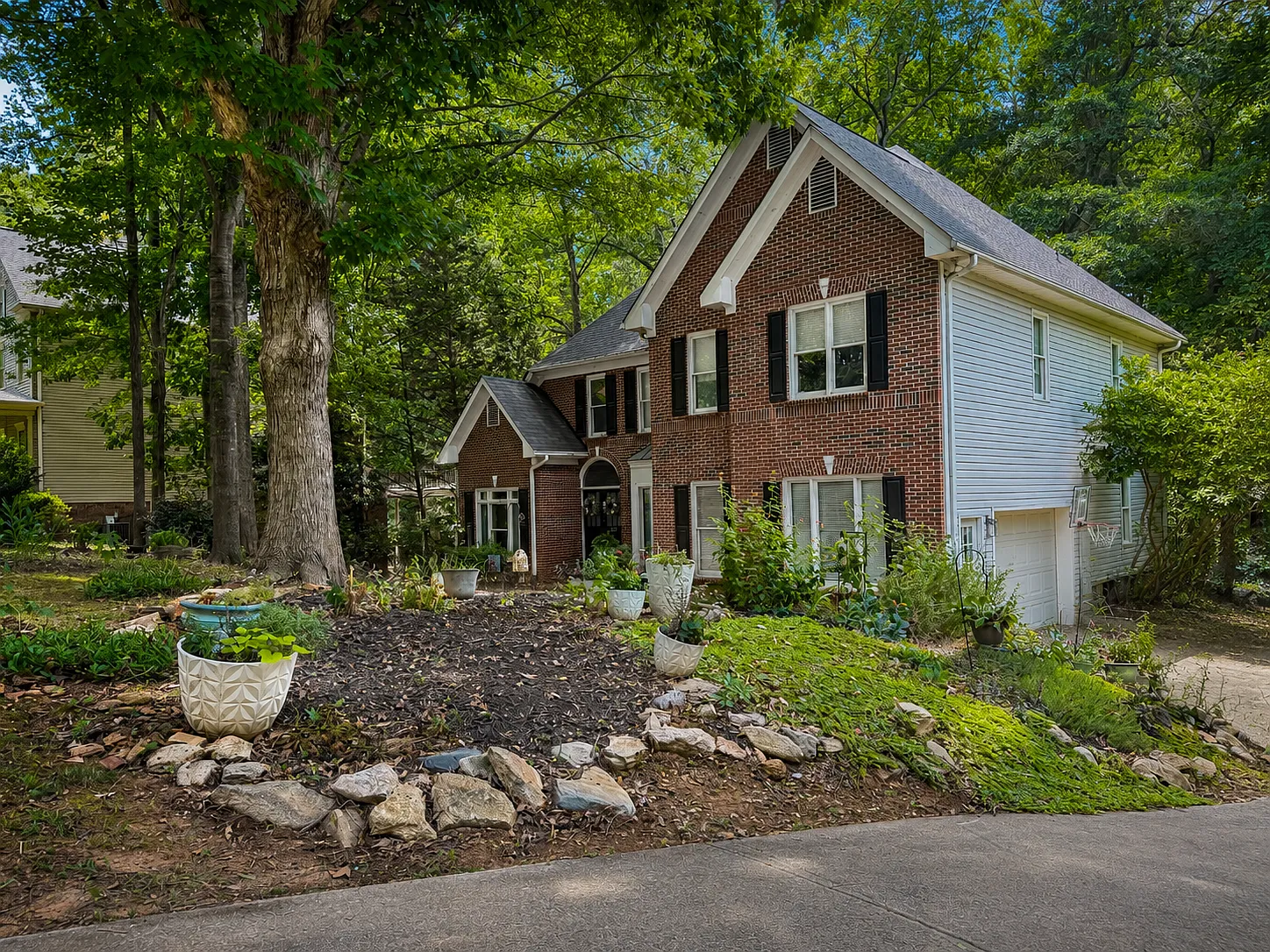 4 bed, 3.5 bath, 2742 sqft, $3,500 — Photo 2