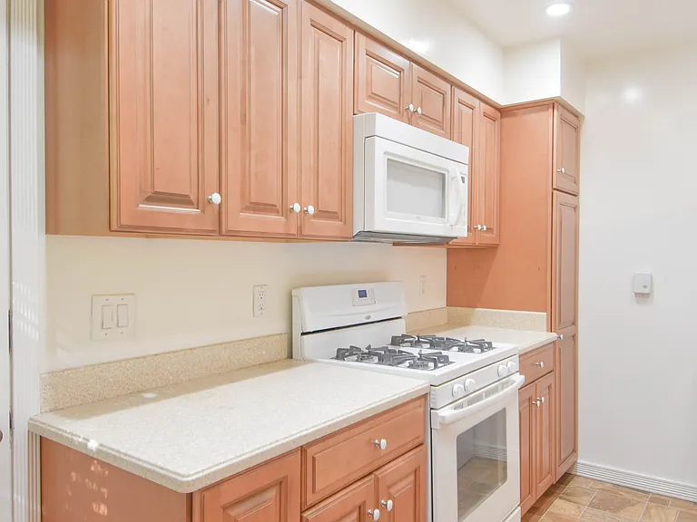 9356 W Olympic Blvd #1/2 — Photo 17