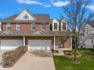 747 E Bluff Ct, Rochester Hills, MI 48307