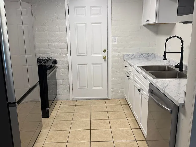 3233 E Water St — Photo 5