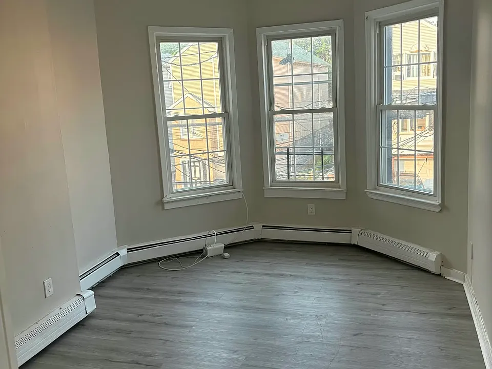 137 Wilkinson Ave #2R