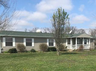 7109 N Prairieton Rd, Claremont, IL 62421