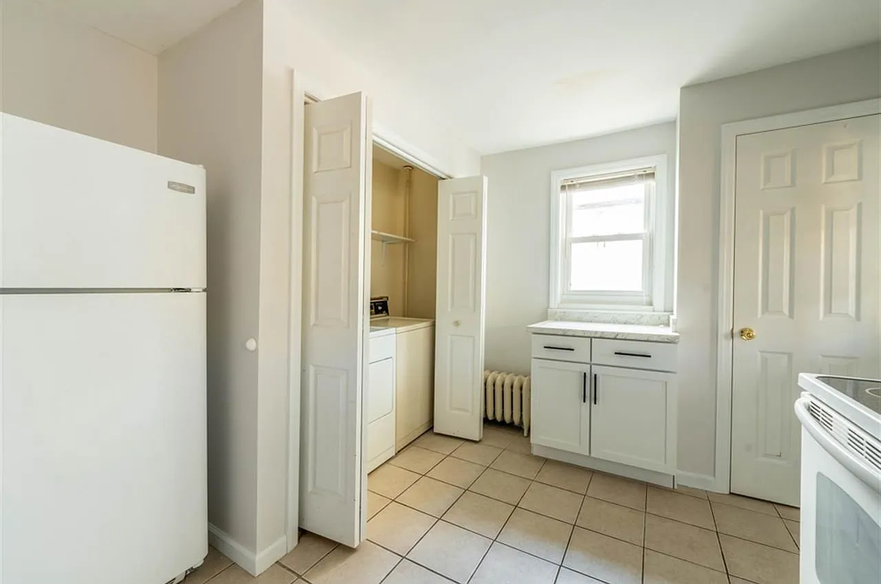3 bed, 1176 sqft, $1,550 — Photo 4