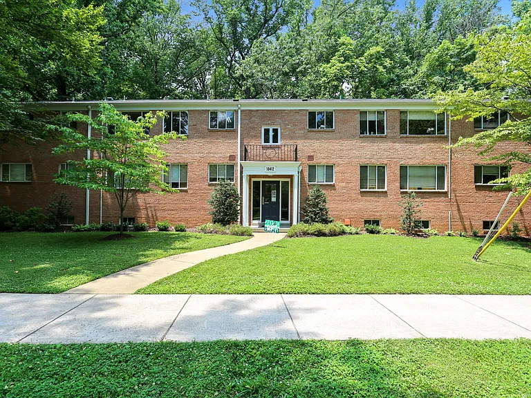 10412 Montrose Ave #202 — Photo 33