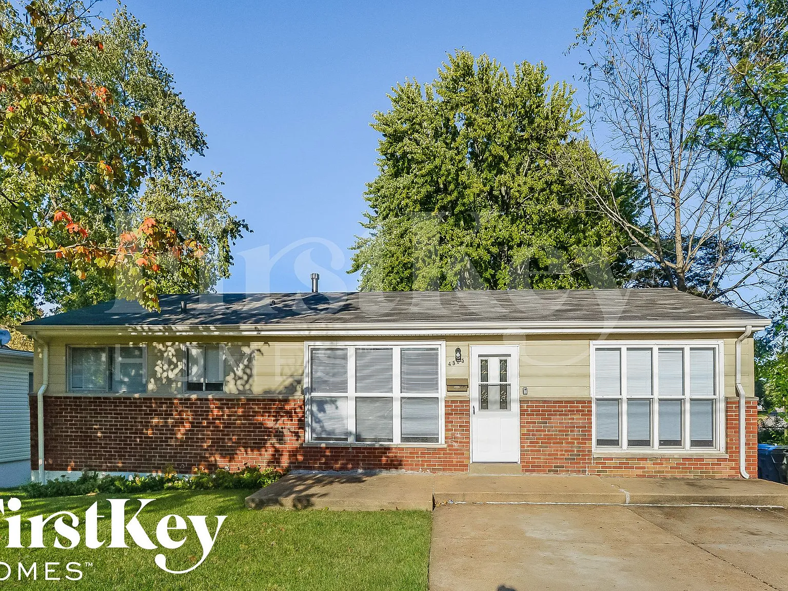 3 bed, 1.0 bath, 1128 sqft, $1,735 — Photo 1