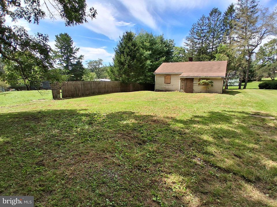 4th image of 809 N Mountain Rd
