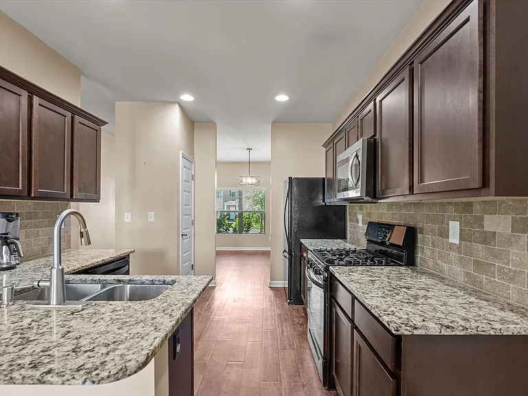 4704 Southwind Rd — Photo 21