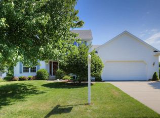 8154 Vista Royale Ln NE, Rockford, MI 49341