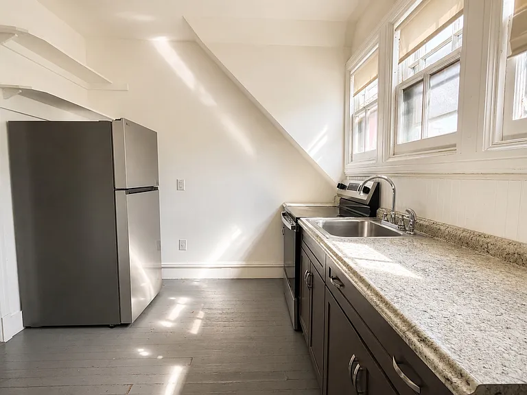 110 E High St #3B — Photo 3
