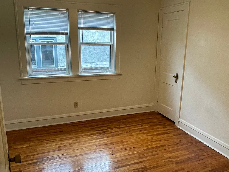 St. Clair Apartments — Photo 15