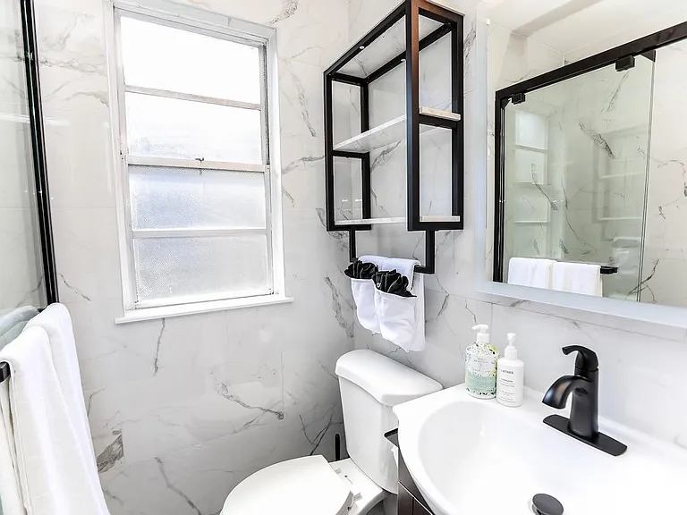 1827 E Ocean View Ave — Photo 2