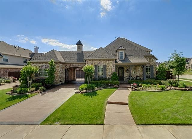 1st image of 2921 Merlin Dr