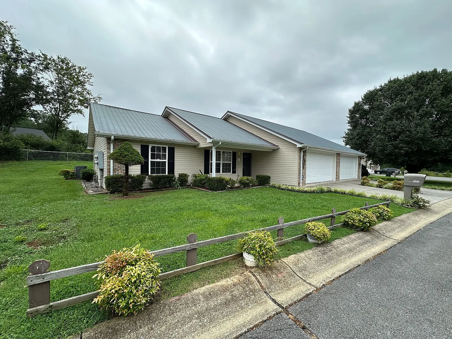 Peaceful Single-Level Living in a Charming Kodak Neighborhood — Photo 1