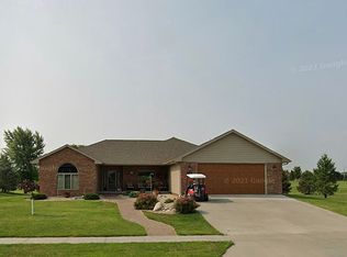 2209 Quiett Ln, Mitchell, SD 57301