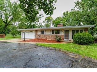 10221 E Watson Rd, Saint Louis, MO 63127