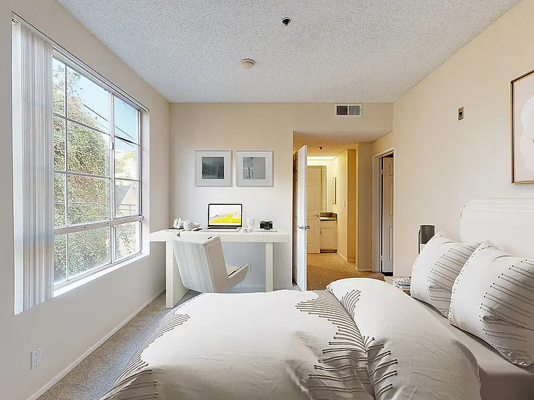 Essex Properties at Miracle Mile — Photo 8