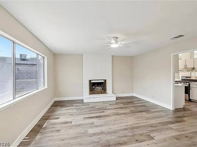 204 Breeze St — Photo 4