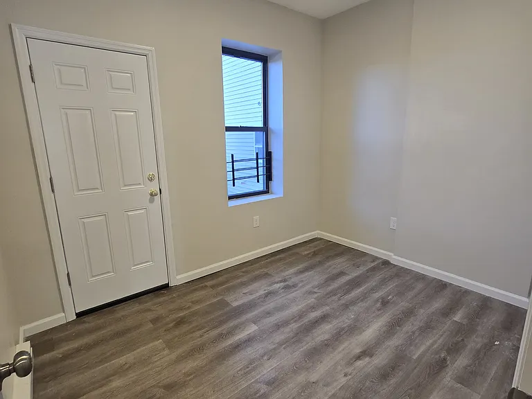 383 Avon Ave #R2 — Photo 5
