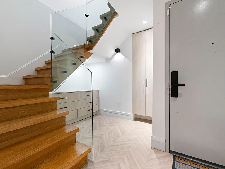 499 Van Buren St #1 — Photo 11