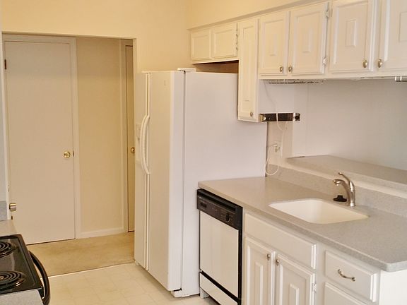 5th image of 3754 Madison Ln #B