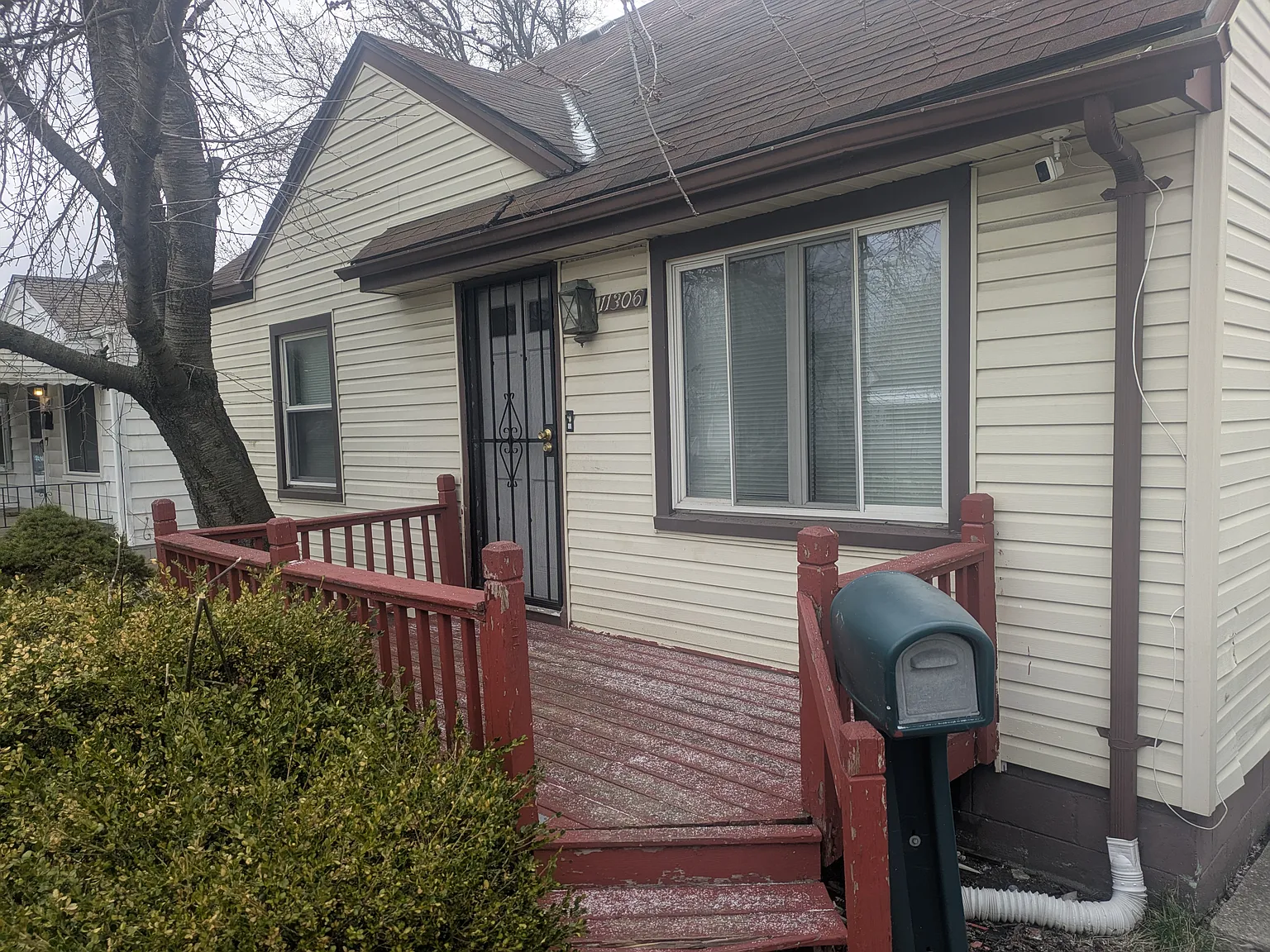 3 bed, 906 sqft, $1,475 — Photo 1