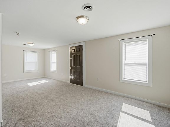 2nd image of 4011 S Poplar St