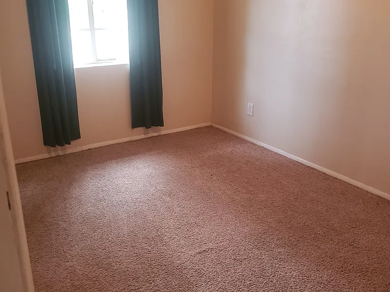 2511 E Lockett Rd — Photo 5