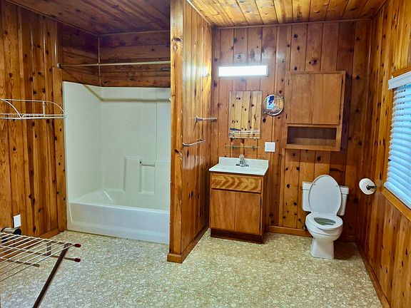 3rd image of 2280 Andregg Rd