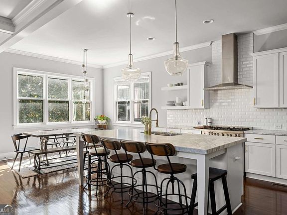 2nd image of 2107 Oakview Rd