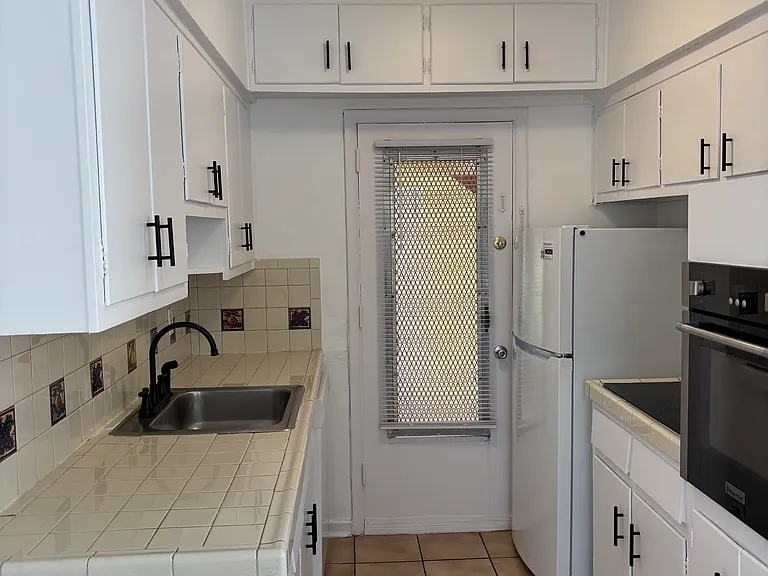 1258 Alhambra Cir #2 — Photo 11