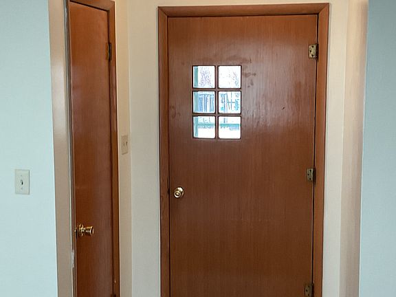 3rd image of 615 S Oak St
